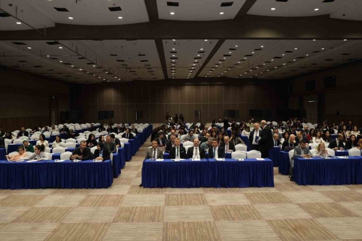 Rektör Hacımüftüoğlu: "Üniversitemiz, ilaç ve kimya alanında akademik ve endüstriyel iş birliklerine öncülük etmektedir"