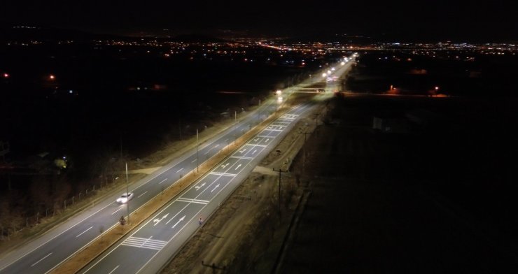 Elazığ’da ışıklandırılan şehirlerarası yollar daha güvenli hale getirildi
