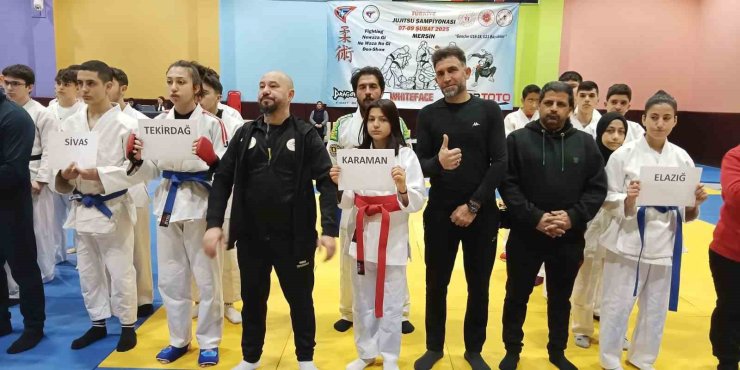 Muay Thai’de Elazığ, madalyaları kaptı