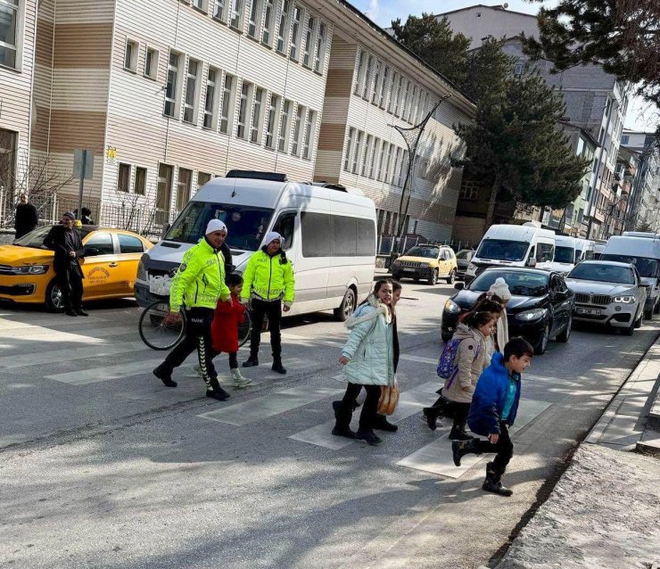 Bitlis’te güvenlik güçlerinin denetimleri devam ediyor