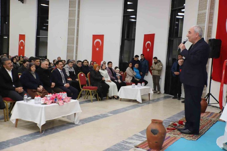 Yazar-şair Nurullah Genç okuyucularıyla buluştu