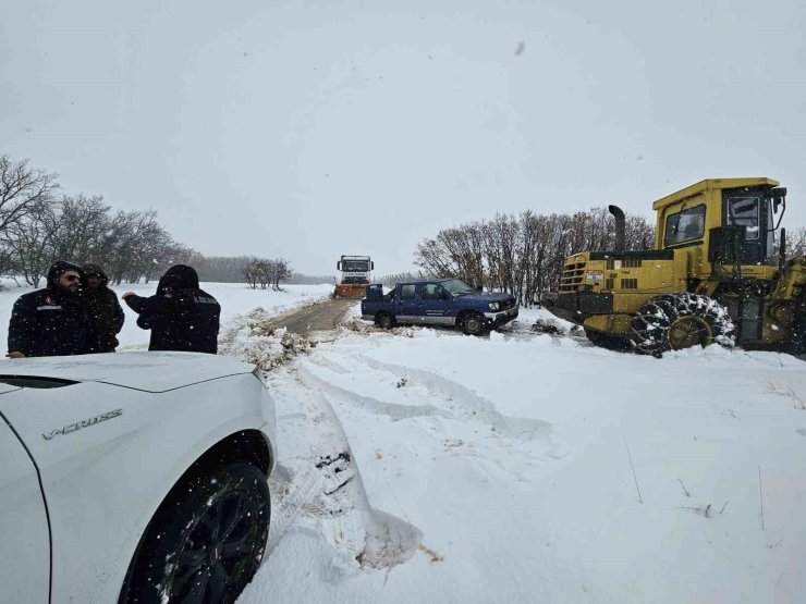 Elazığ’da kar yağışı etkili oldu: 530 köy yolu ulaşıma kapandı