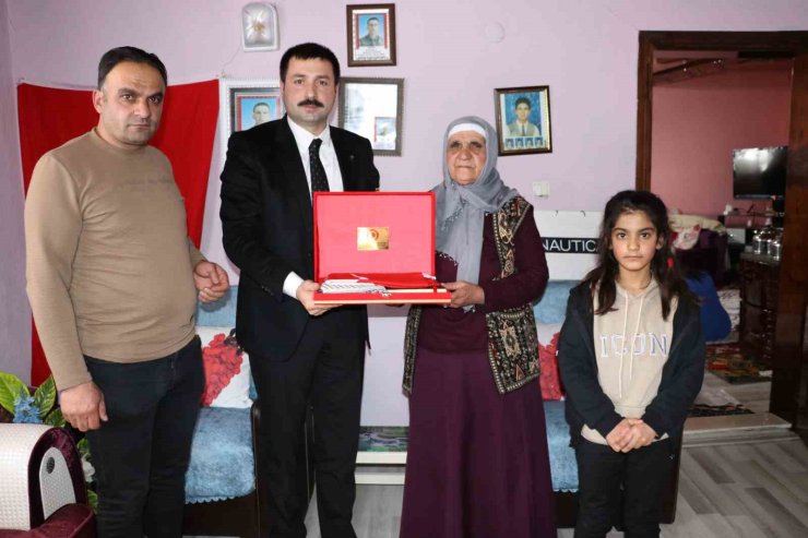 Kaymakam Karali şehit ailesini ziyaret etti