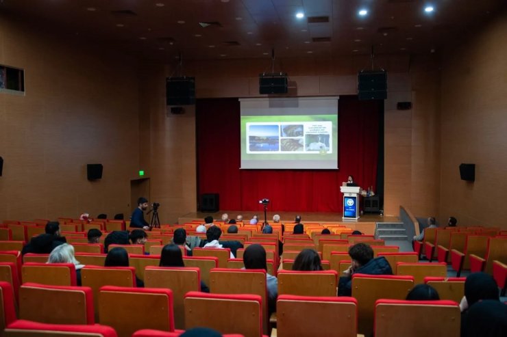 "Bir Eve Dönüş Hikayesi" konferansı düzenlendi