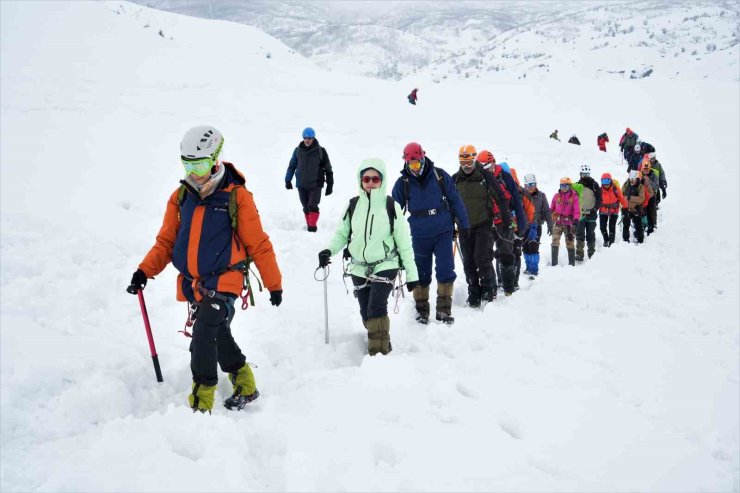 Muş’ta TDF’den zorlu kış dağcılık eğitimi