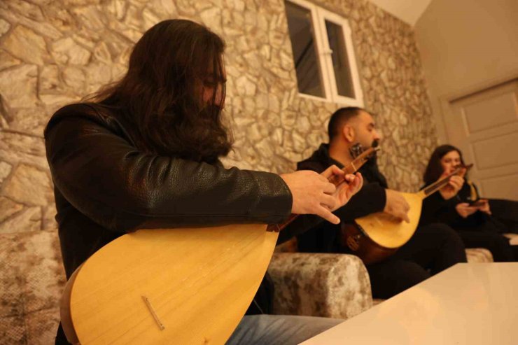 Elazığ’da 20 gönüllü öğretmenden "Fırat’ın Türküsü" korosu: TRT repertuvarındaki eserler seslendiriliyor