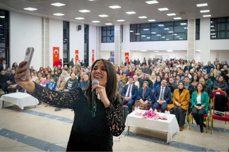 Eğitimci-Yazar Dilek Cesur Hakkarililerle buluştu