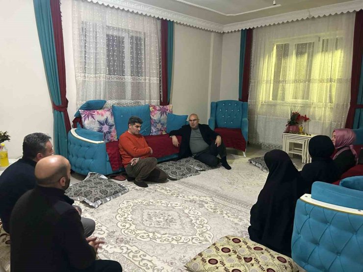 Ağrı Valisi Koç ve eşi, iftarda Tunca ailesinin misafiri oldu