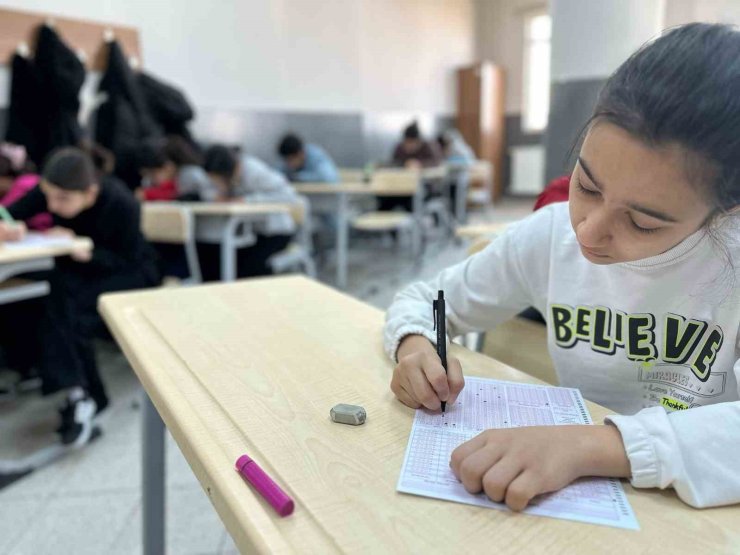 Malatya Büyükşehir Belediyesi 1400 öğrenciye deneme sınavı düzenledi