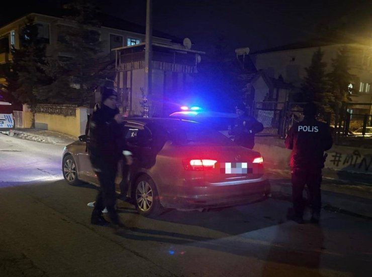 Polisten yurtlar önünde sıkı denetim