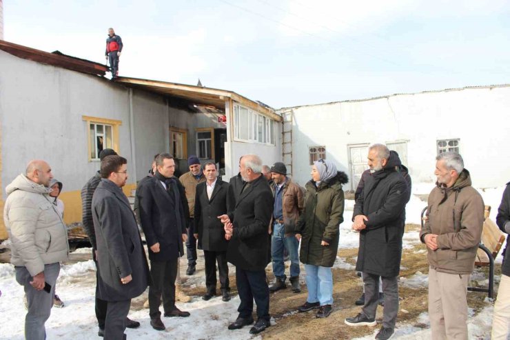 Kaymakam Bakan yanan camide incelemede bulundu