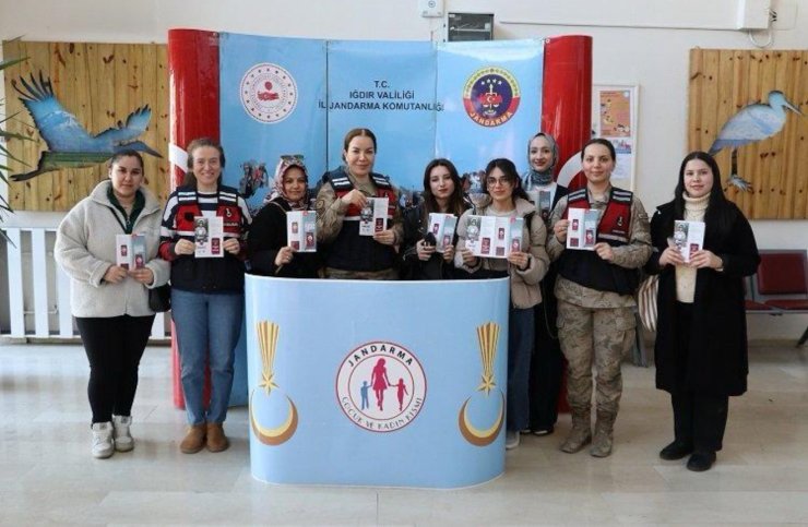 Iğdır’da jandarma ekipleri kadınlara KADES’i anlattı