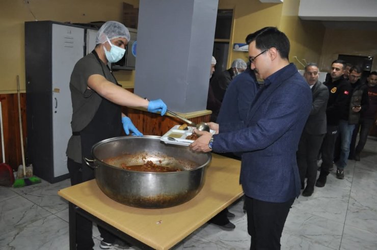 Kaymakam Demirtaş, iftarını öğrencilerle açtı