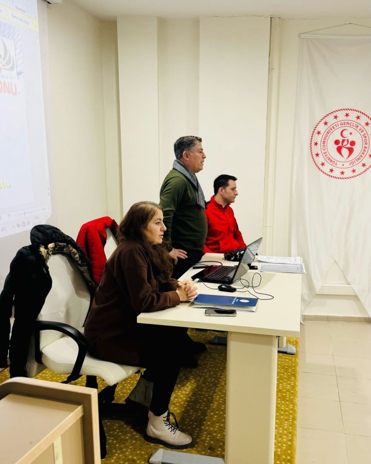 Badminton hakem kursu yapıldı