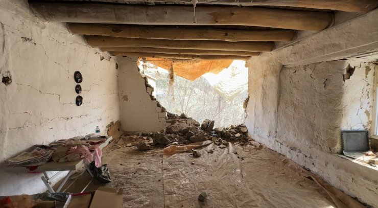 Irak’taki deprem Yüksekova’da hasara neden oldu