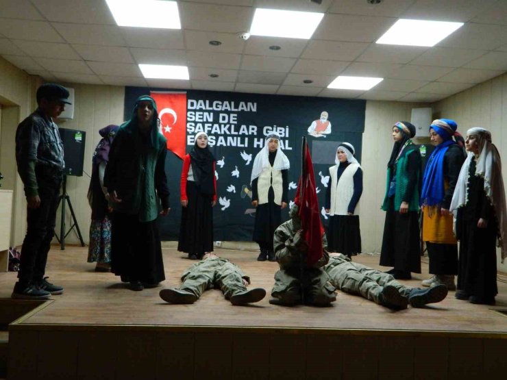 İstiklal Marşı’nı tiyatro ile canlandırdılar