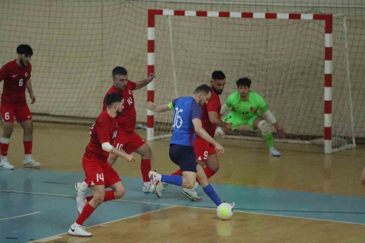 Erzincan’da oynanan karşılaşmada Futsal A Milli takımı, Slovakya’ya 8-4 mağlup oldu