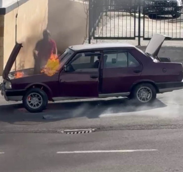 Bingöl’de seyir halindeki Fiat Tofaş alevlere teslim oldu