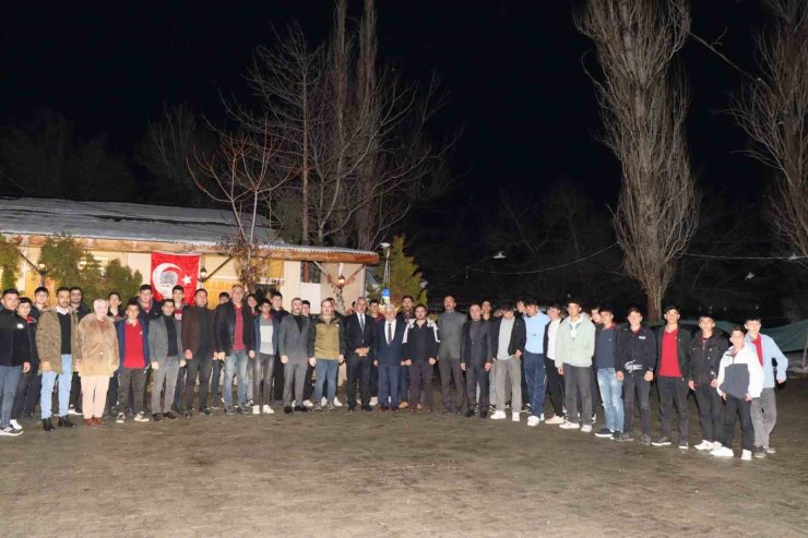 Öğrencilere anlamlı iftar yemeği