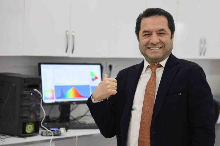 Türk profesörden bir ilk daha: Sarılık hastalığı tedavisi için fotonik sistem geliştirdi