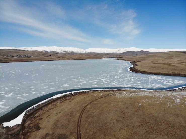 Kars Bayburt Barajı’nın buzları 1 günde çözüldü