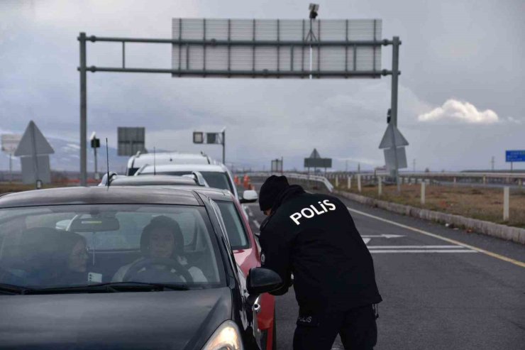 Kars’ta asayiş ve güvenlik denetimleri devam ediyor