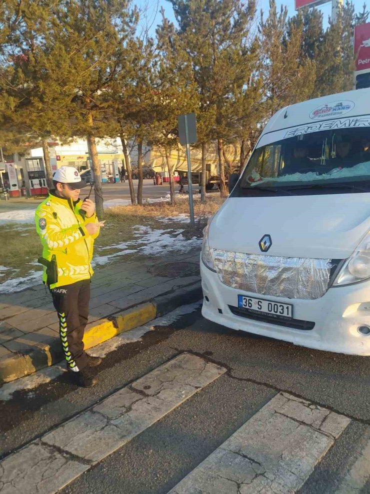 Kars’ta öğrenci servisleri denetlendi