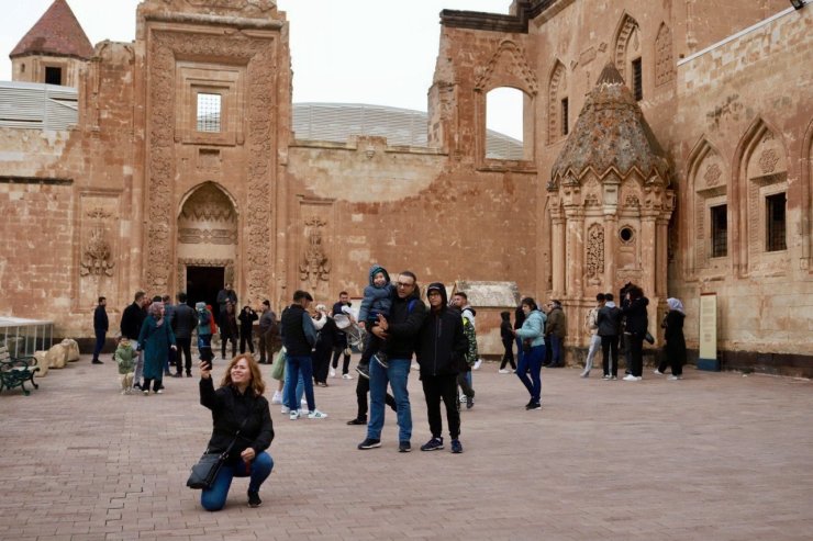 Tarihi İshak Paşa Sarayı, bayramda 17 bin yerli ve yabancı ziyaretçiyi ağırladı