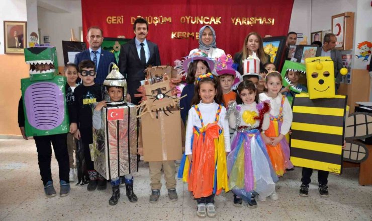 Tercan’da geri dönüşüm oyuncak yarışması düzenlendi
