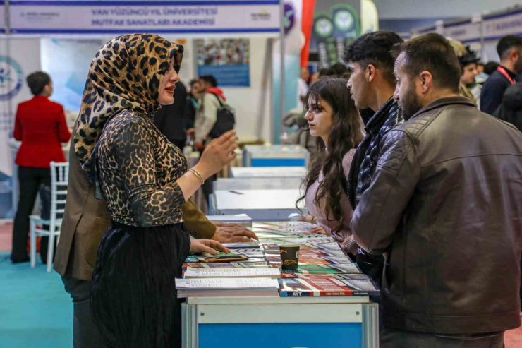 Van Büyükşehir Belediyesi, Doğu Anadolu Kariyer Fuarı’nda stant açtı