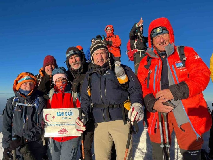 Türkiye’nin çatısı dağcıları ağırlamaya devam ediyor