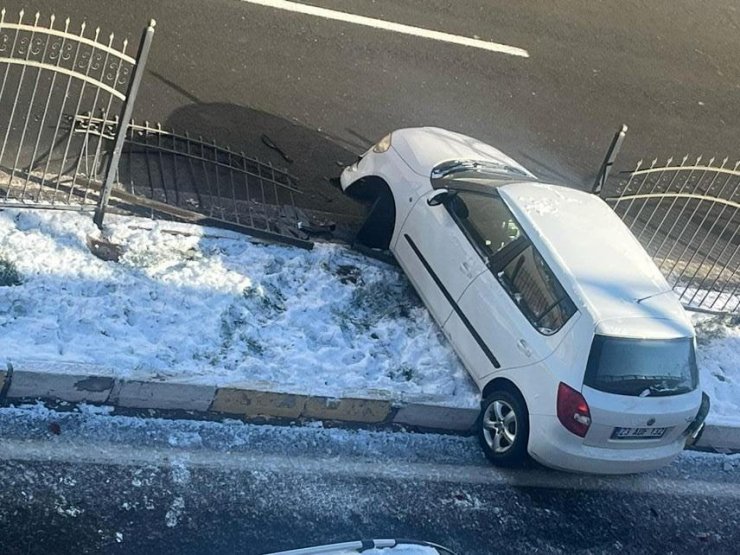 Elazığ’da gece etkili olan kar yağışı sabah kazalara neden oldu: 3 yaralı