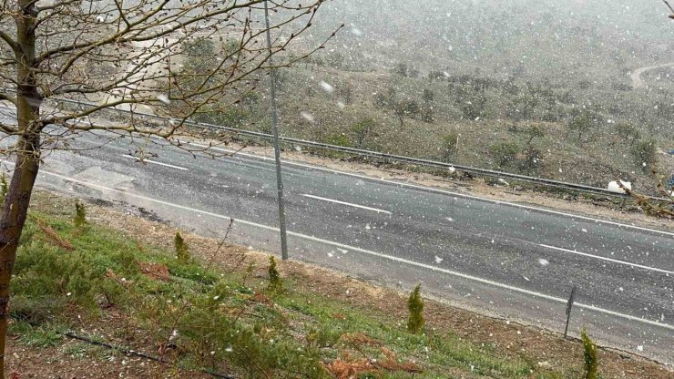 Elazığ’ın yüksek kesimlerinde kar yağışı başladı