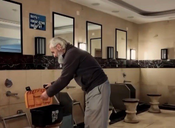 Su israfına 40 yıllık su tesisat ustasından aparat