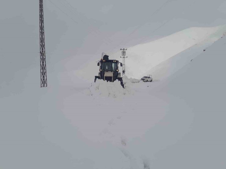 Hakkari’de 37 köy yolu ulaşıma kapandı