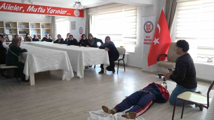 Tatvan’da kadınlara "ilk yardım" eğitimi verildi