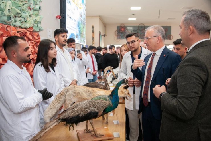 Rektör Levent, 16 Nisan Dünya Biyologlar Günü etkinliğine katıldı