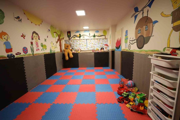 FÜ Hastanesi’nde çocuklar için oyun bahçesi kuruldu