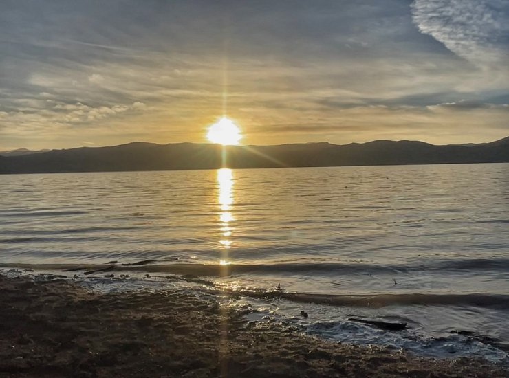 Ağrı Yazıcı Barajı’nda gün doğumu görsel şölen sundu