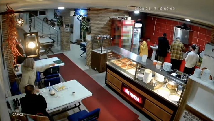 Lokanta çalışanı Heimlich manevrasıyla çocuğun hayatını kurtardı