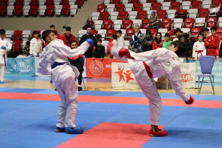 Muş’ta karate grup birinciliği müsabakaları başladı