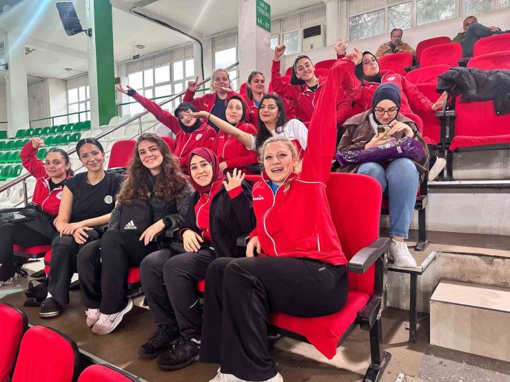 Yurtlig’de gümüş kupa Erzurum’un