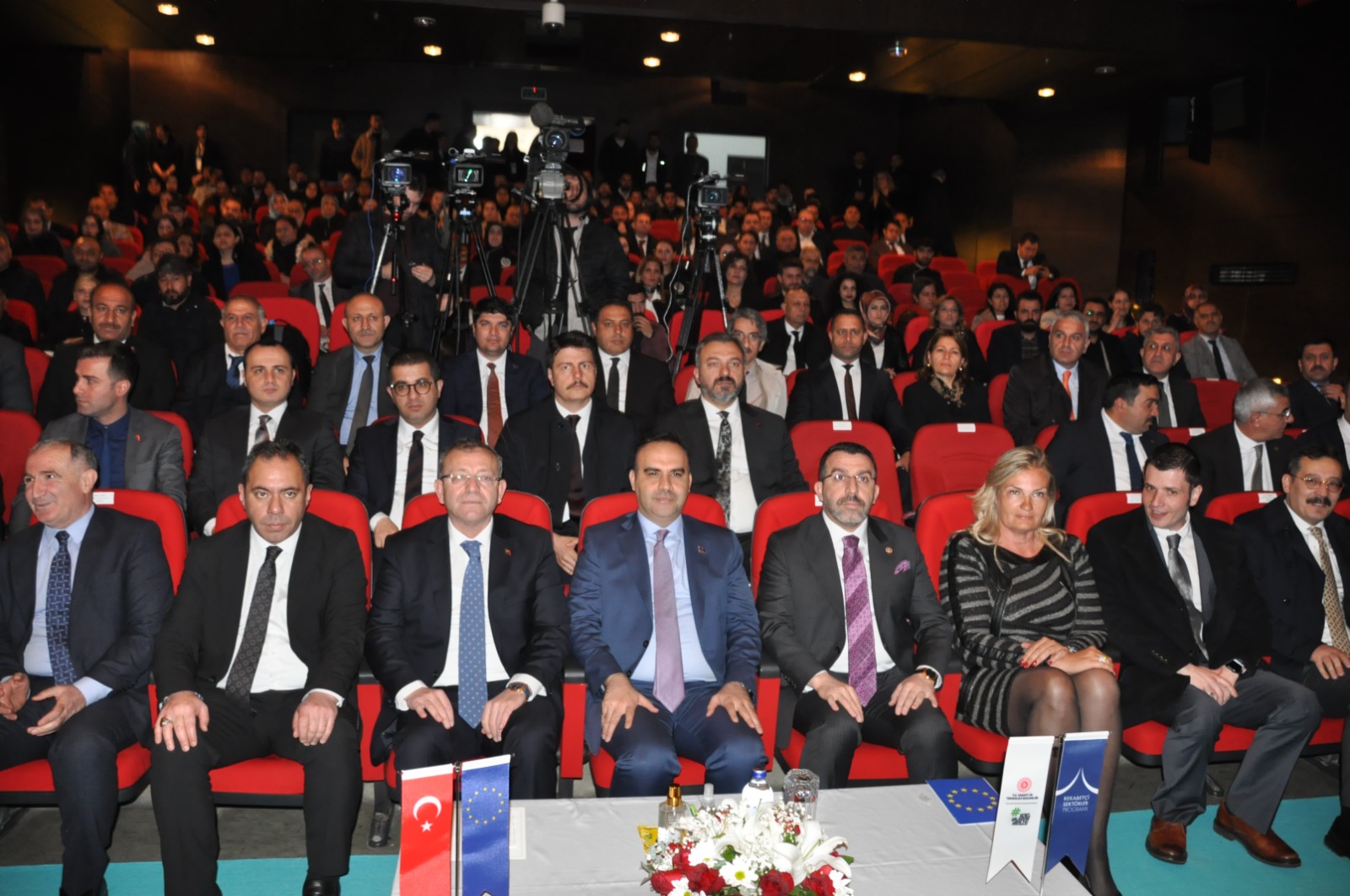 1d04cfc5-7e3e-4d45-b191-6d8b498fb618.jpg