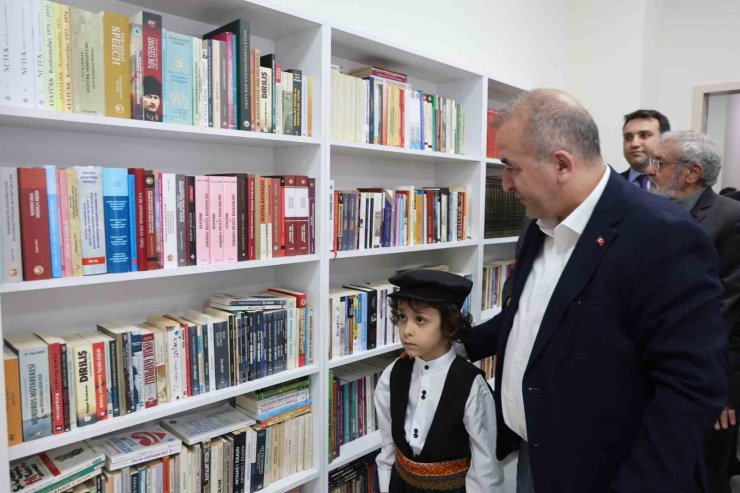 Elazığ’da şehit öğretmen Adnan Baydili’nin adı kütüphaneye verildi