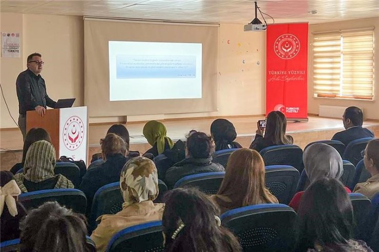 Ardahan’da Türkiye aile yüzyılı kapsamında söyleşi düzenlendi