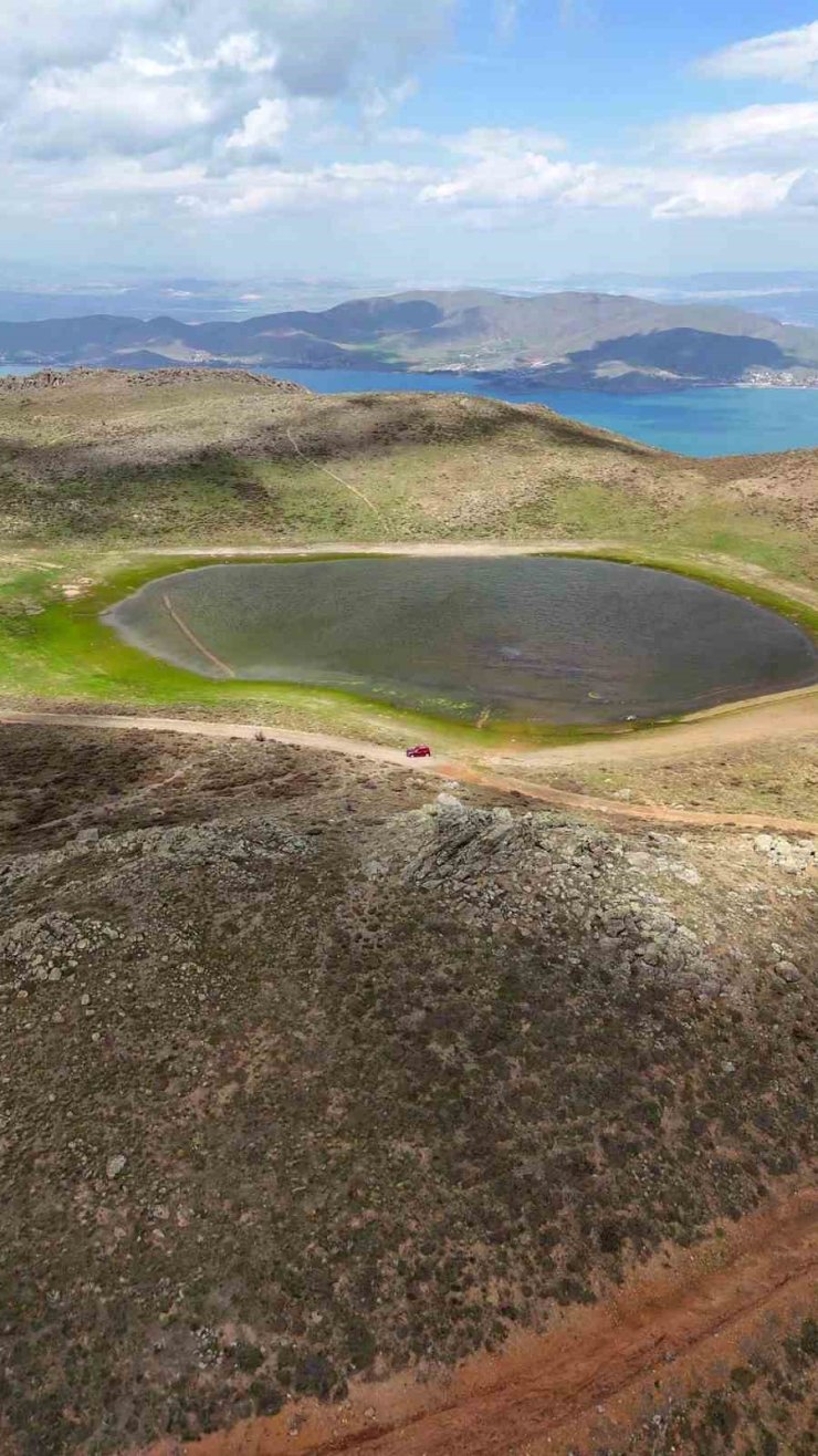 ’Bervi Gölü’ doğal güzelliği ile dikkat çekiyor