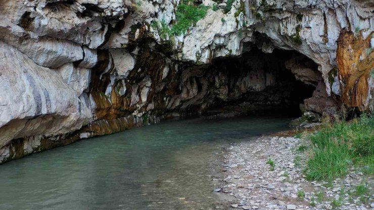 Diyadin’de Kudret Köprüsü manzarasıyla hayran bırakıyor