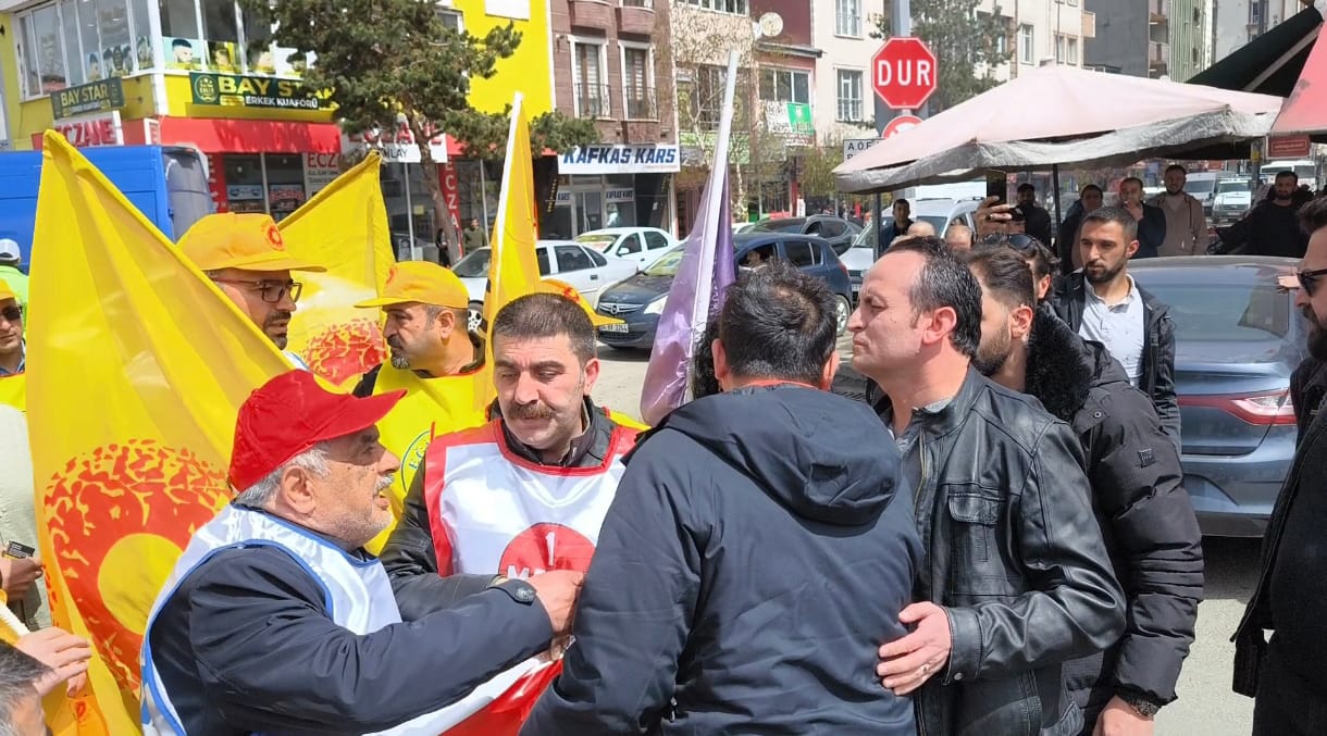 karsta-1-mayis-kutlamalarinda-arbede-yasandi-1.jpg