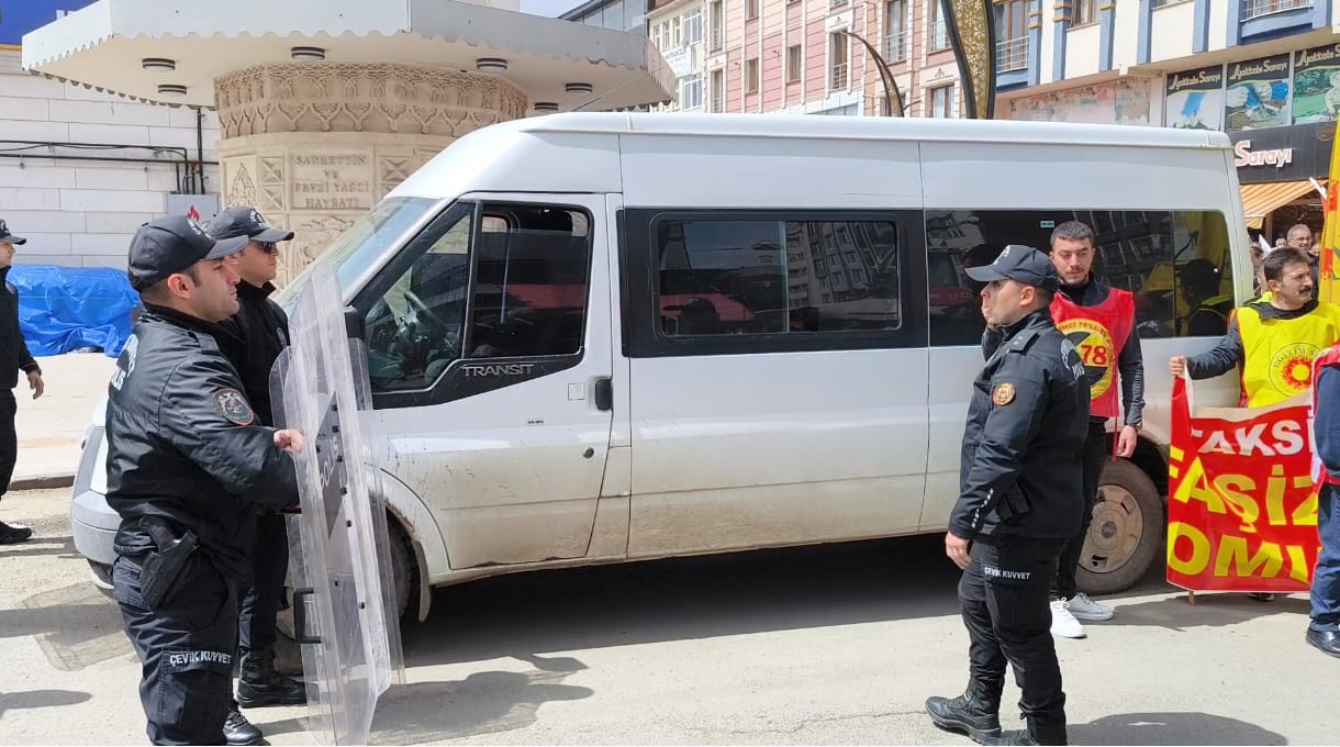karsta-1-mayis-kutlamalarinda-arbede-yasandi-2.jpg