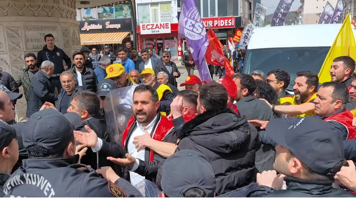 karsta-1-mayis-kutlamalarinda-arbede-yasandi-8.jpg